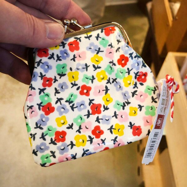 weiss mit bunten Bl&uuml;mchen